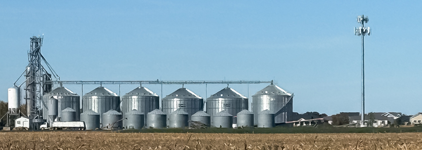 Farm buildings and a FirstNet cell tower in a rural area of North Dakota 