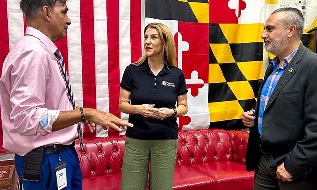 A FirstNet Authority staff member helps Maryland public safety and government staff with their questions
